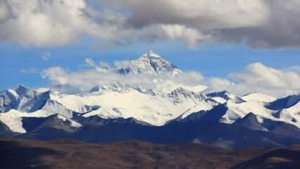 Everest Dağı'nın günden güne boyu uzuyor
