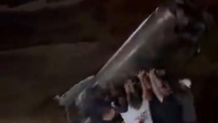 İran'ın patlamayan füzesini Filistinliler kaldırdı