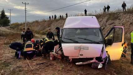 İşçi servisi şarampole devrildi: 5 yaralı