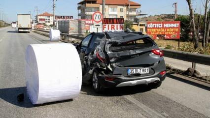 Manisa’da tırdan düşen kağıt bobini otomobile çarptı