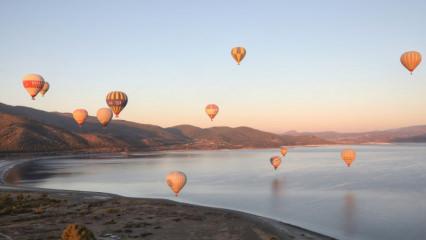 Salda Gölü semaları sıcak hava balonlarıyla süslendi!
