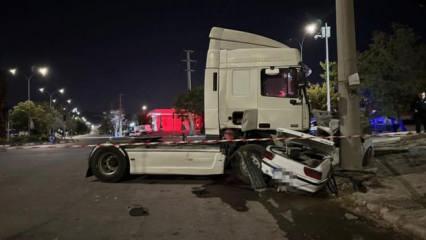 Tır, işçi servisi ve otomobile çarparak durabildi: 13 yaralı