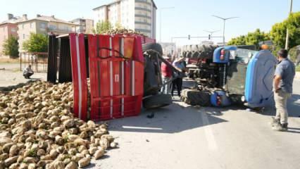 Muş'ta feci kaza: Şeker pancarı yüklü traktör devrildi!