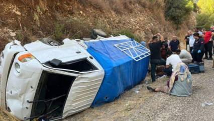 Tarım işçilerini taşıyan kamyonet devrildi: Çok sayıda yaralı var