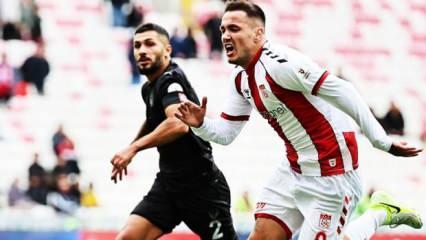 Manaj yıldızlaştı! Sivasspor, Rıza Çalımbay'ı üzdü