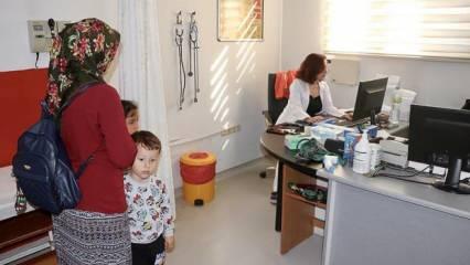 Anne babasının çalıştığı hastaneye doktor olarak atandı