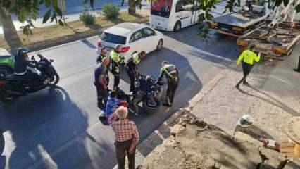 Çılgına dönen kadın, polisin motosikletini tekmeleyip devirdi