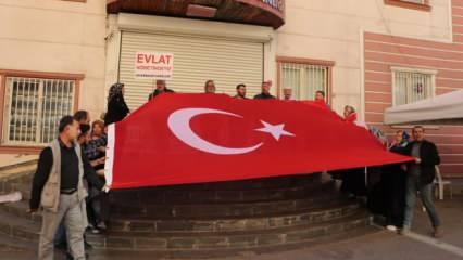 Evlat nöbetindeki aileler, Ankara’daki terör saldırısını lanetledi