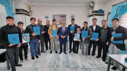 Bayburt'tan sevindiren haber: 16 öğrenciye hafızlık belgeleri takdim edildi