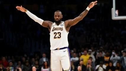 NBA'de LeBron James "triple-double" ile oynadı, Lakers 3'te 3 yaptı