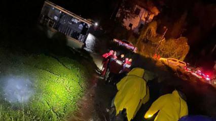 Rize'de sağanak sonrası heyelan riski; mahsur kalan 5 kişi kurtarıldı