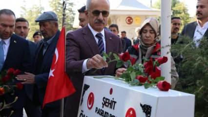 Bakan Uraloğlu, 15 Temmuz kahramanı şehit Ömer Halisdemir'in kabrini ziyaret etti