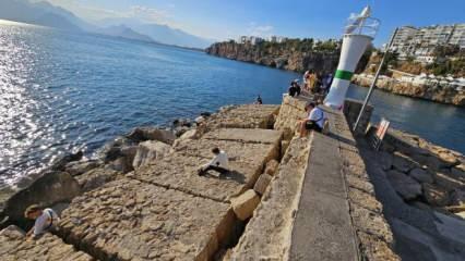 Antalya'da korkutan g&ouml;r&uuml;nt&uuml;: Yat Limanı İskelesi 15 derece eğildi!