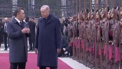 Başkan Erdoğan Kırgızistan’da resmi törenle karşılandı