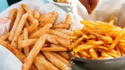 Çıtır çıtır patates kızartması nasıl yapılır? Kızartma yağına sadece bir kaşık ekleyince dışarıda yediklerinizi aratmayacak!