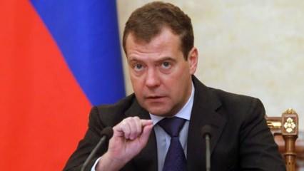 Medvedev: Harris'in işi bitti, hedeflerimize ulaşacağız