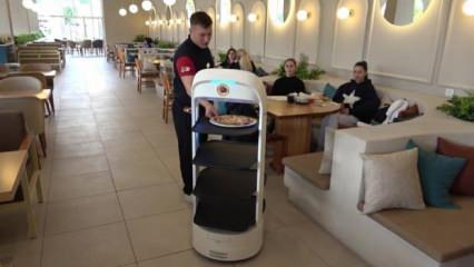 Robot garson Karabük'te işe başladı! Görenleri şaşkına çevirdi...