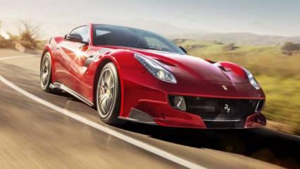 El konulan Ferrari rekor fiyata satıldı