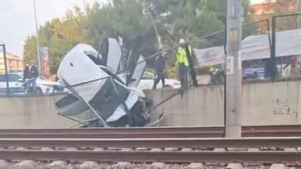 Kartal'da Marmaray'da demiryoluna araç düştü