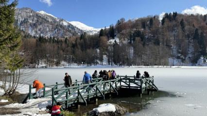 Sonbahar manzaralarının zirveye ulaştığı yer: Borçka Karagöl Tabiat Parkı