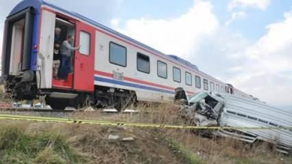 Tren, hemzemin geçitte kamyonete çarptı: 1 ölü, 1 yaralı