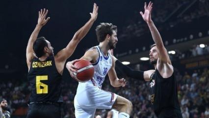 Anadolu Efes'te, Doğuş Özdemiroğlu şoku