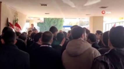Saadet Partisi kongresinde küfürler ve yumruklar havada uçuştu