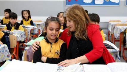 Yarım asra yakın aynı okulda görev yapan emekli öğretmene vefa