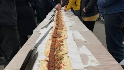 Ankara'da 106 metre Adana kebabı ikram edildi
