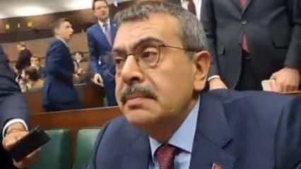 Bakan Tekin'den İmamoğlu'na tepki: Okuduğunu anlama konusunda &ouml;z&uuml;rl&uuml;