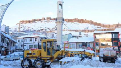 Bayburt’ta kar kalınlığı 80 santimetreyi buldu