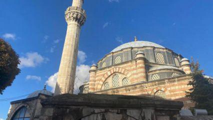 Fatih'te 439 yıllık camiye pimapen taktılar! Tarihi külliye harabeye döndü