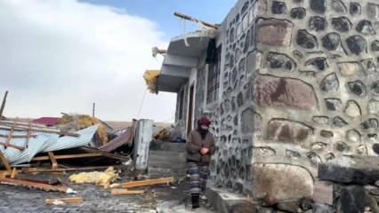  Fırtına Ardahan'ı yıktı geçti: Çatılar uçtu evlerde hasar oluştu
