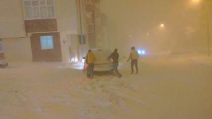 Hava sıcaklığının 10 derece birden düştüğü Bayburt’ta kar ve tipi etkili oldu