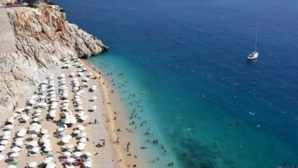 Antalya bir kez daha zirvede! ‘2025 Yılı D-8 Turizm Şehri Ödülü’nü kazanan ilk şehir oldu