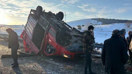 Ardahan'da kamyonet ile tır çarpıştı: 3 kişi yaralandı