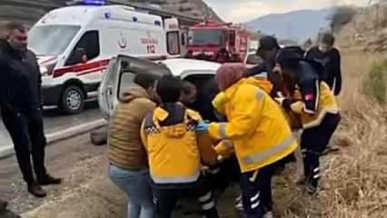 Hafif ticari araç ile TIR çarpıştı: 1 ölü, 3 yaralı!