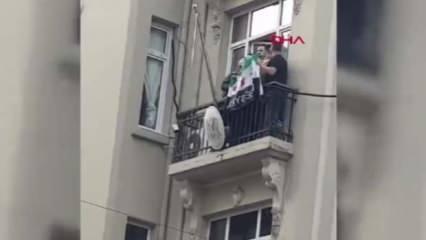Şişli'de konsolosluk binasındaki Suriye bayrağı, muhalifler tarafından indirildi