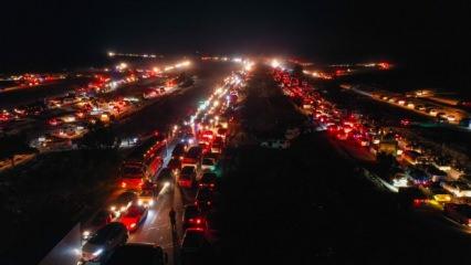 Suriyeliler, Baas rejiminden kurtarılan Başkent Şam'a akın ediyor