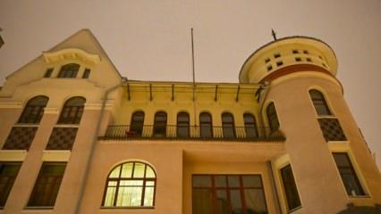 Moskova'da tarihi anlar: Baas rejimine ait bayrak indirildi
