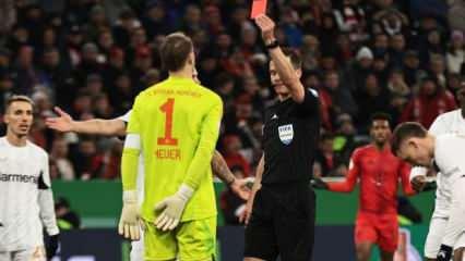 Toplam 923 ma&ccedil;... Manuel Neuer ilk kez kırmızı kart g&ouml;rd&uuml;