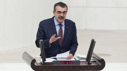 Bakan Tekin'in başörtüsü sorusu CHP'lileri çıldırttı!