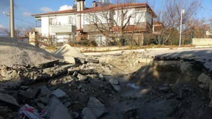Burdur'da asfalt yolda göçük! 4 ev zarar gördü, 1 ev mühürlendi