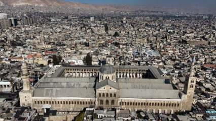 Esed sonrasında tarihi anlar! Yüzlerce kişi cuma namazı için Emevi Camii'ne akın etti