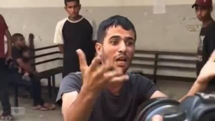 Gazze’de bir genç, kendilerini yalnız bırakan Arap dünyasına sitem etti