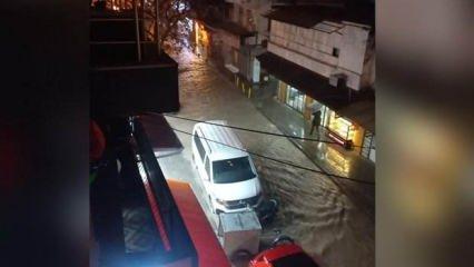 İzmir'de sağanak! Yollar yine göle döndü, iş yerlerini su bastı!