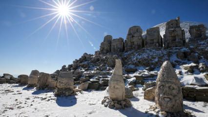 Yüzbinler güneşin doğuşunu Nemrut Dağı’ndan izledi