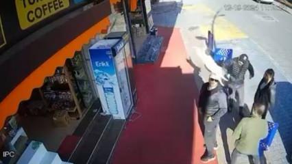 Antalya'da kaldırımda sohbet eden gencin kafasına kedi düştü