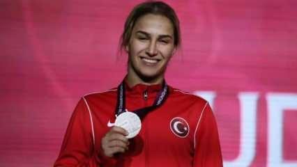 Buse Tosun Çavuşoğlu, dünyada yılın kadın güreşçisi seçildi