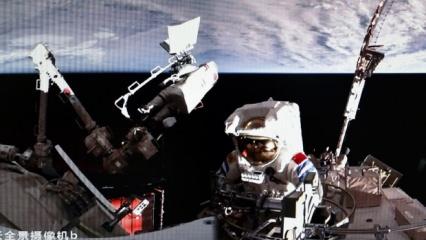 Çin'li astronotlardan yeni rekor! Uzay'da hareketli dakikalar...